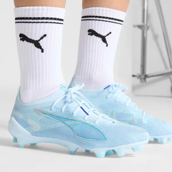 puma-wmns-ultra-5-ultimate-fg-light-up-pack-108639-01 Category | SUFC Shirts & Football Gear